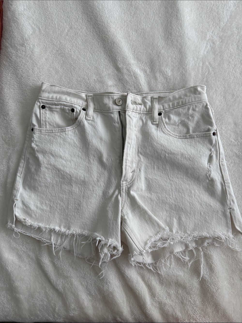 Abercrombie & Fitch White high rise 4” Mom Shorts